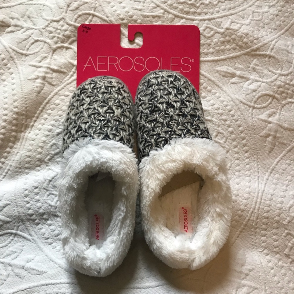 New slippers women’s 8 9 grey white fluffy soft